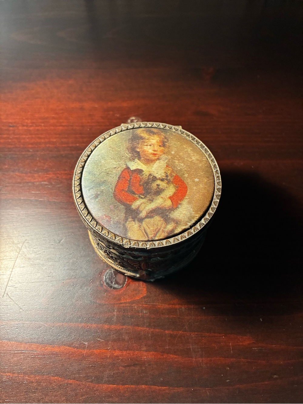 Vintage Victorian Gold Toned Filigree Round Hinged  Trinket Box